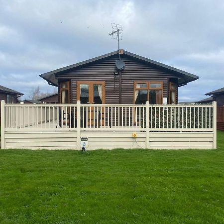 Saffron Lodge With Hot Tub Малтън Екстериор снимка